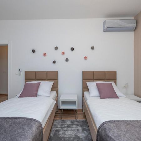 Luxury Apartments - La Vir 1 & 2 Bagian luar foto