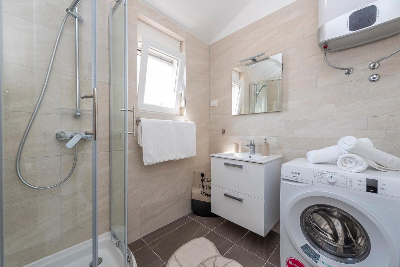 Luxury Apartments - La Vir 1 & 2 Bagian luar foto