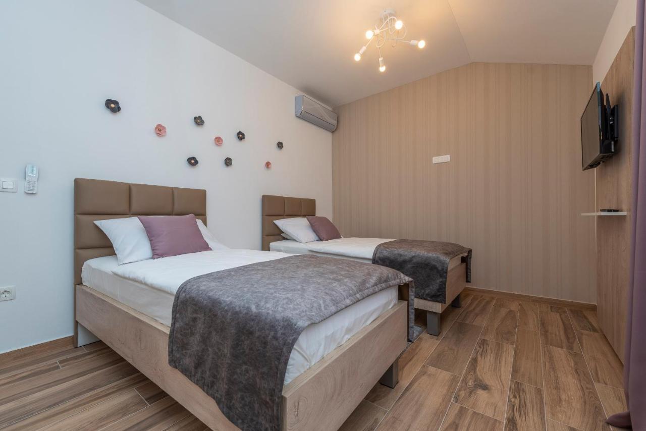 Luxury Apartments - La Vir 1 & 2 Bagian luar foto
