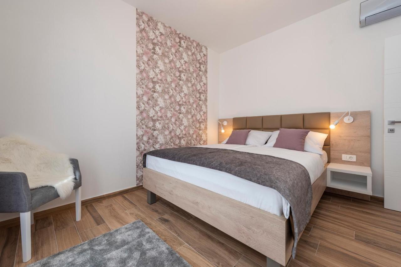 Luxury Apartments - La Vir 1 & 2 Bagian luar foto
