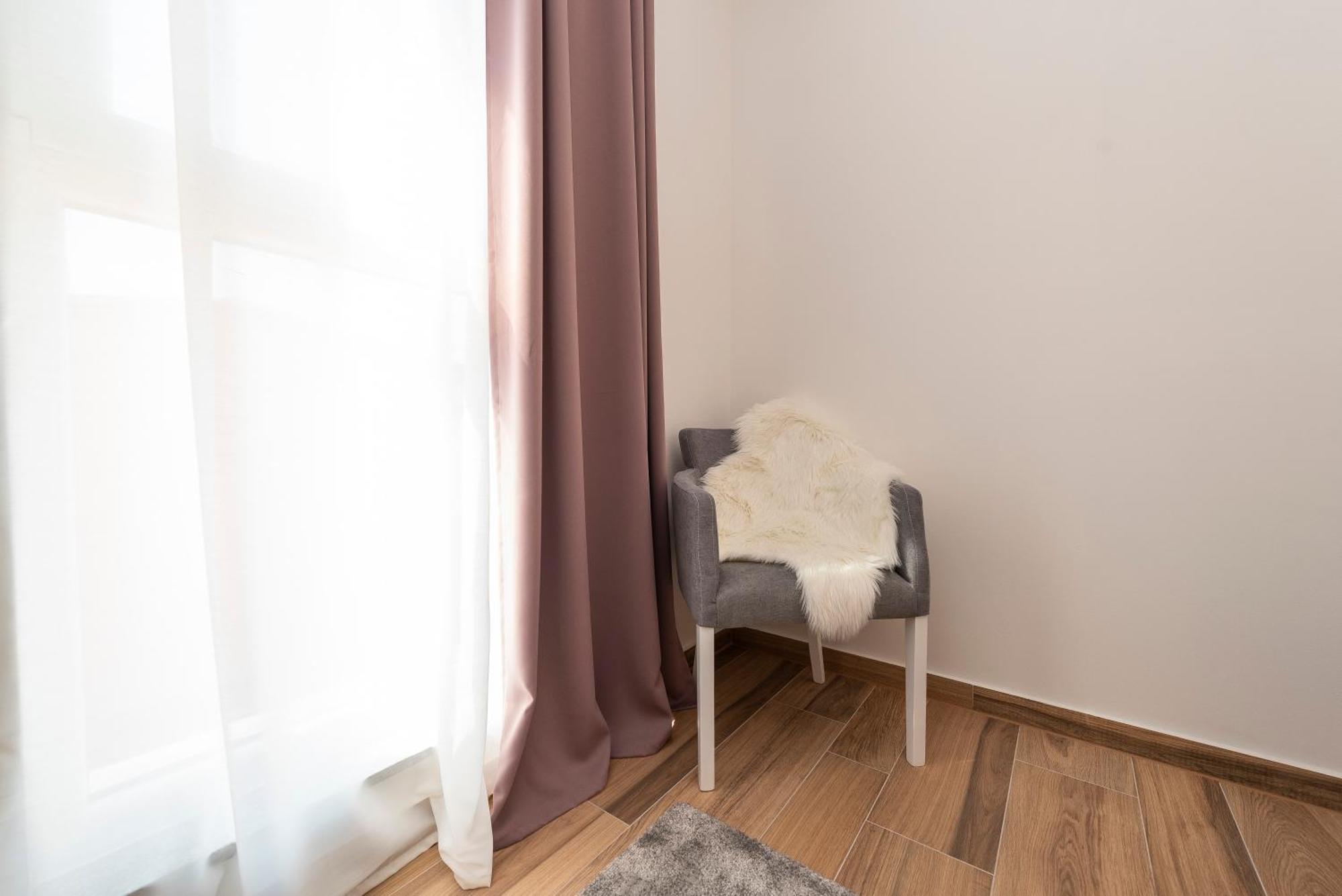 Luxury Apartments - La Vir 1 & 2 Bagian luar foto
