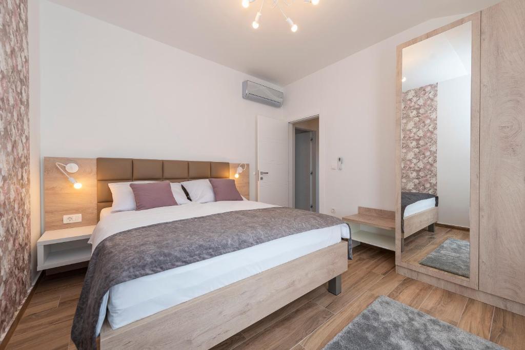 Luxury Apartments - La Vir 1 & 2 Bagian luar foto
