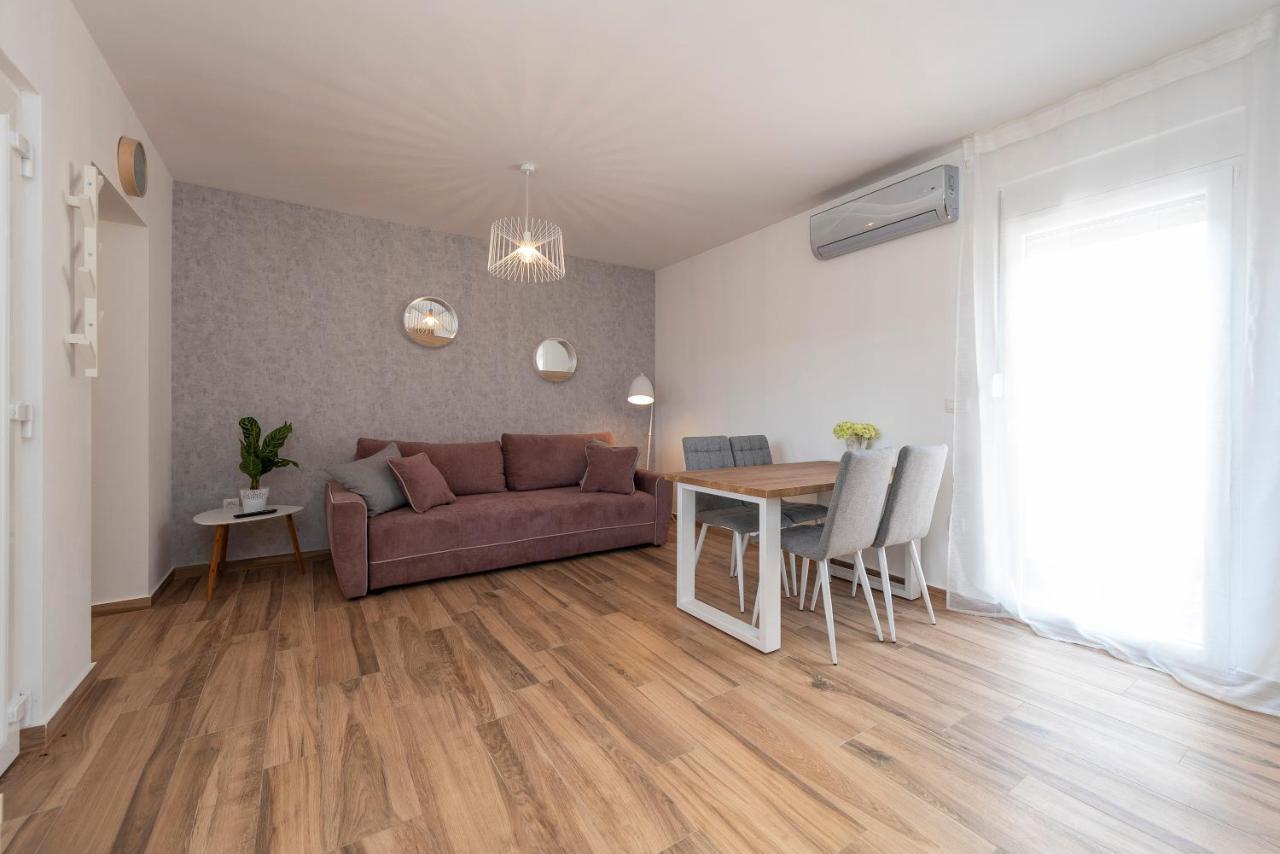 Luxury Apartments - La Vir 1 & 2 Bagian luar foto