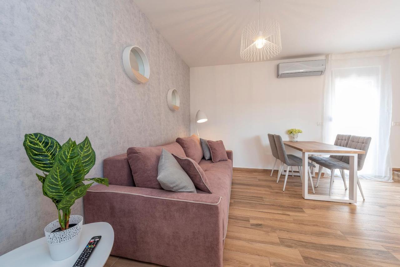 Luxury Apartments - La Vir 1 & 2 Bagian luar foto