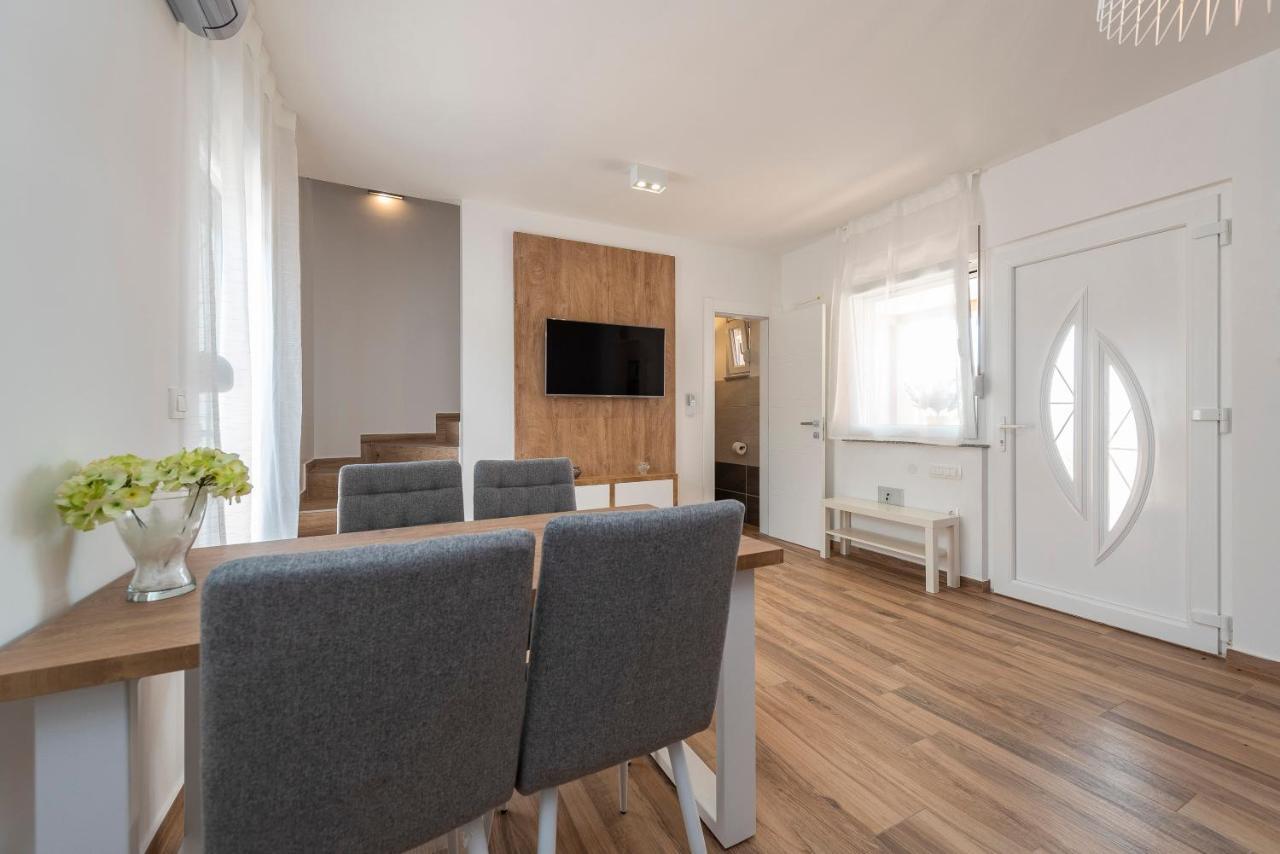 Luxury Apartments - La Vir 1 & 2 Bagian luar foto