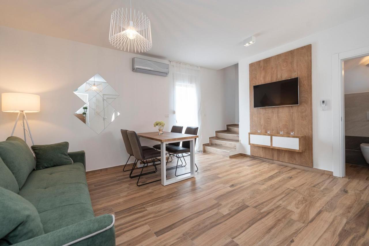Luxury Apartments - La Vir 1 & 2 Bagian luar foto