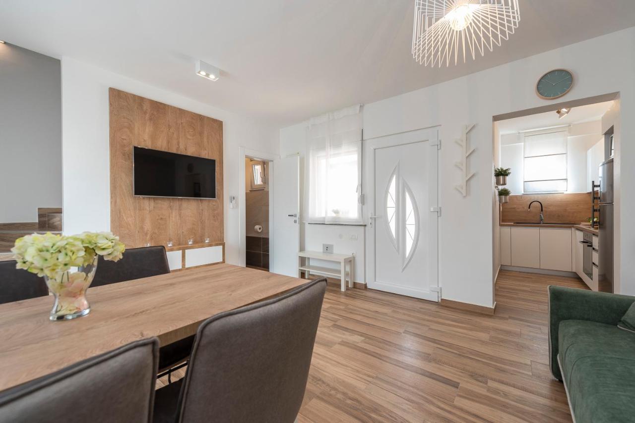 Luxury Apartments - La Vir 1 & 2 Bagian luar foto