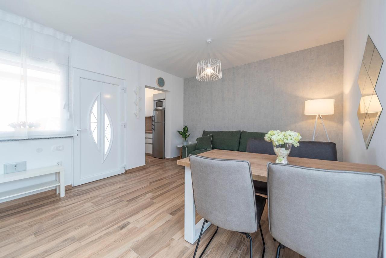 Luxury Apartments - La Vir 1 & 2 Bagian luar foto