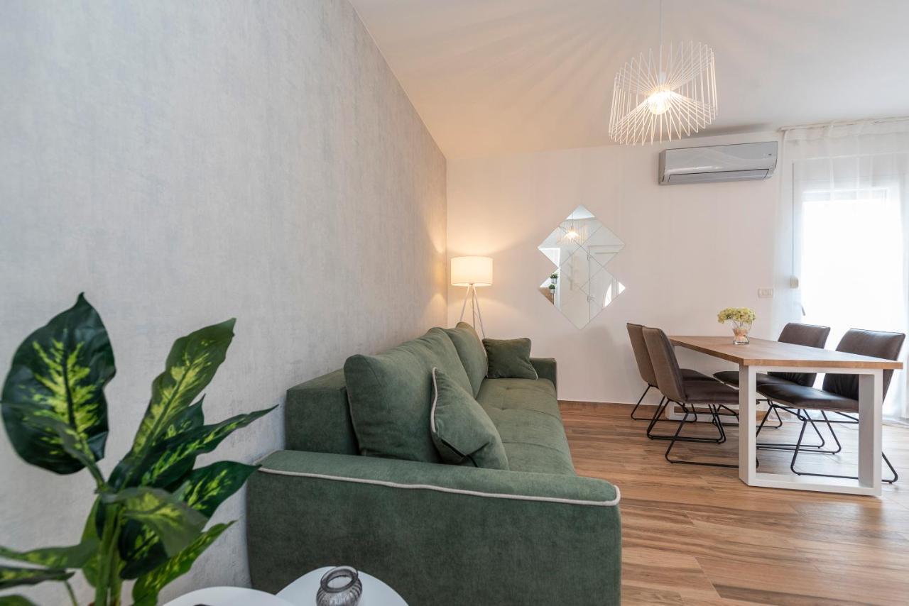 Luxury Apartments - La Vir 1 & 2 Bagian luar foto